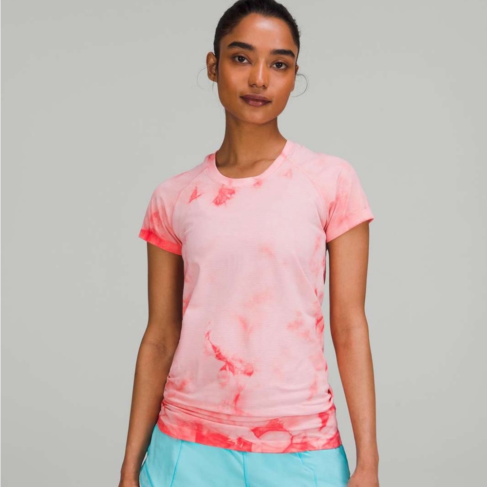 Lululemon Pink Tie Dye Swiftly Tech Short Sleeve hip length size 6